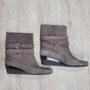 Circa Joan&David Gray suede boots